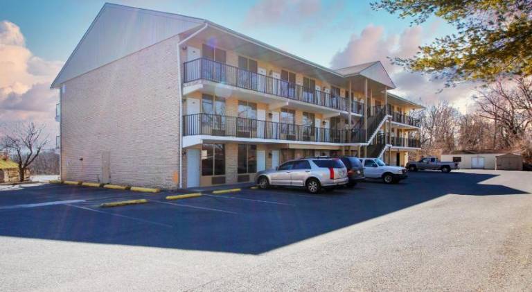 APM Inn and Suites — photo 4