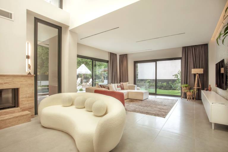 Villa with garden, private pool & terrace | River view | Perfect for remote work — photo 3