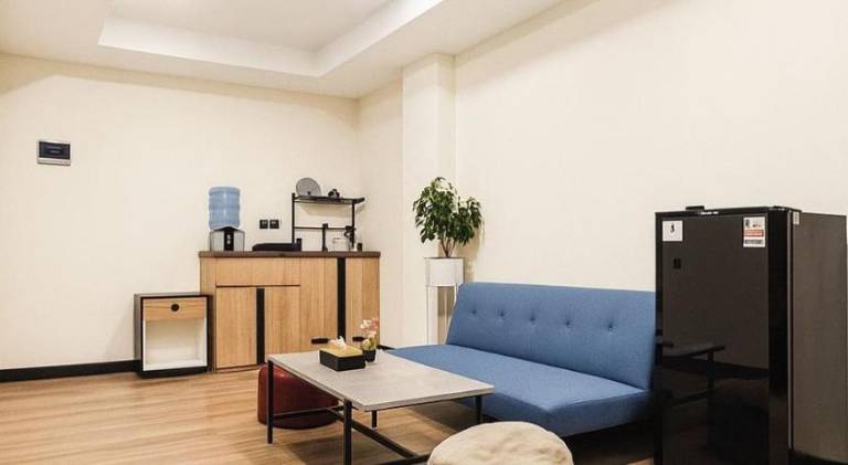 Serviced apartment with terrace & pool — photo 3