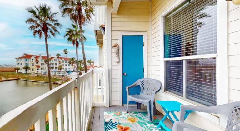 Rental apartment with pool & hot tub in Corpus Christi, TX
