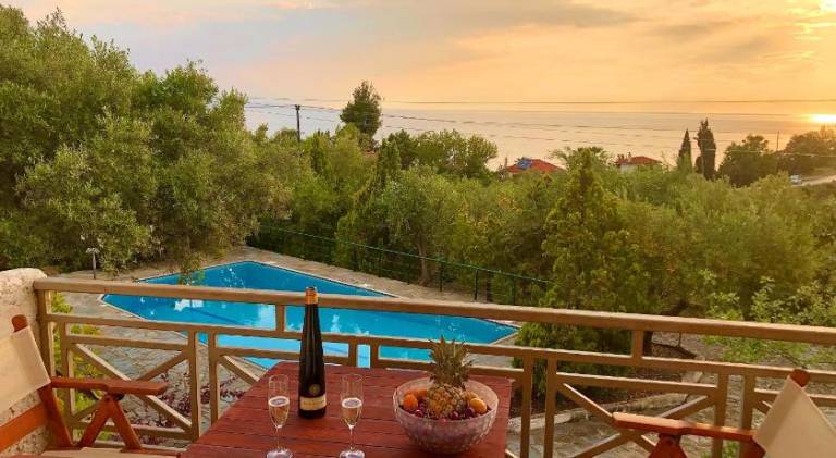 Villa with grill, garden & patio | Good for workation in Sithonia