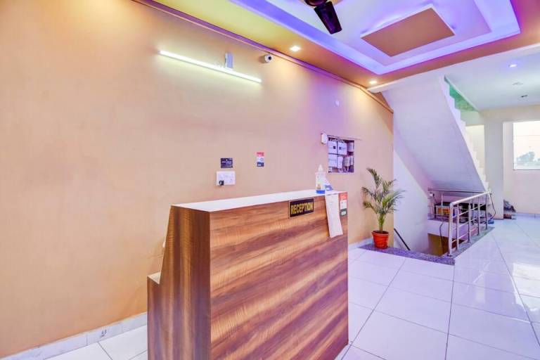 Hotel O Sarovar