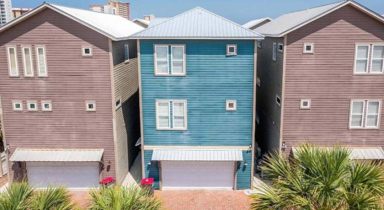 Big vacation home with pool | Close to the beach | Pets allowed in Panama City