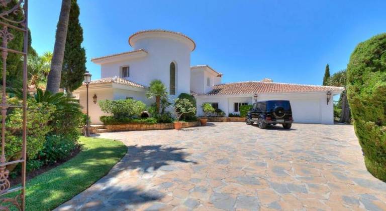 Villa with pool & jacuzzi in Benalmádena
