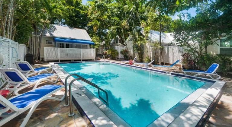 Pleasant vacation home with pool | Next to Southernmost Point | Pets allowed — photo 3