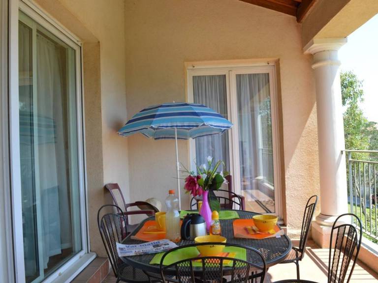 Apartment with pool | Pets are welcome — photo 2