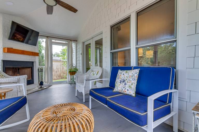Pensacola Paradise Furnished Deck & Gas Grill