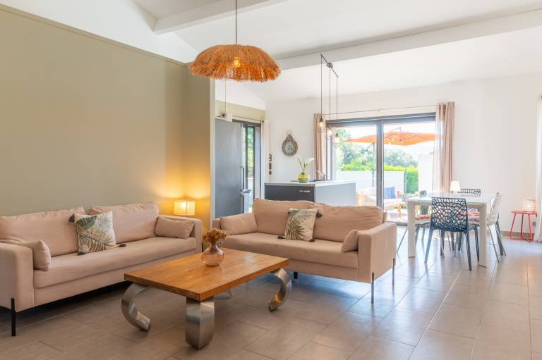 Fully equipped big vacation home with pool, terrace & yard | Dogs allowed — photo 3
