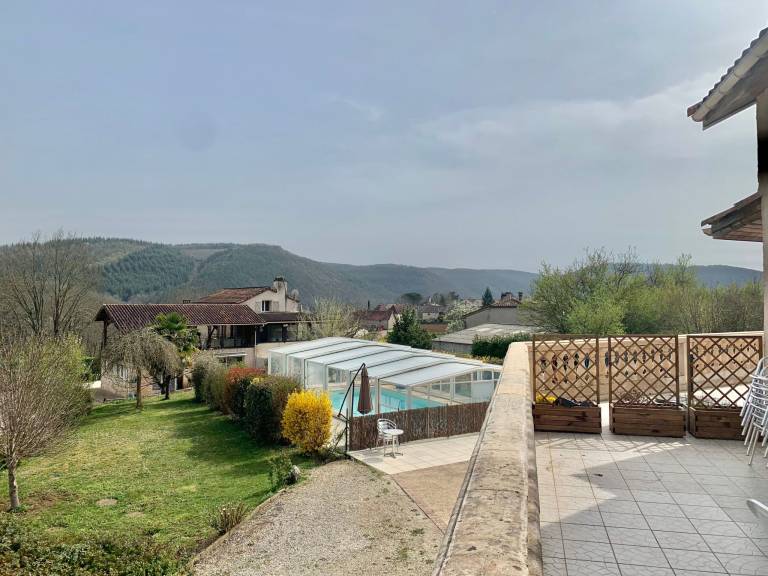 Rental apartment with terrace, pool & barbecue — photo 5