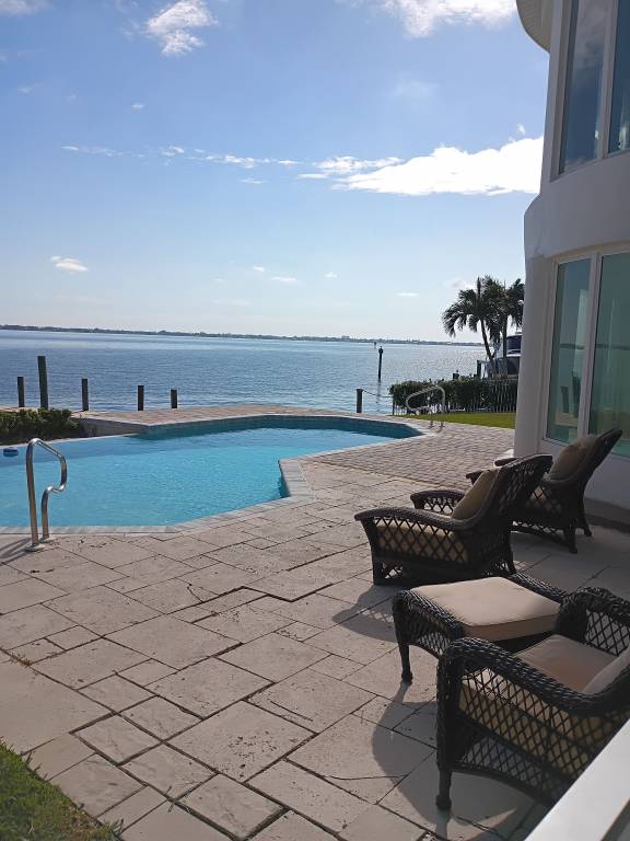 House Caloosahatchee