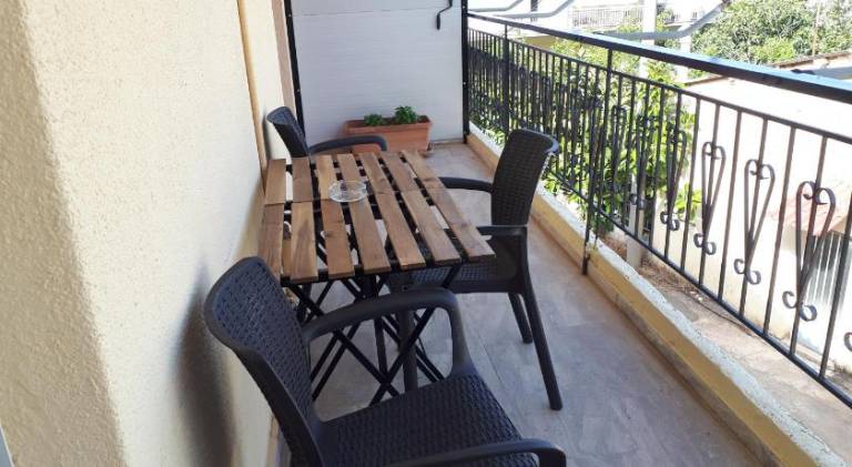 Rental apartment with patio — photo 5
