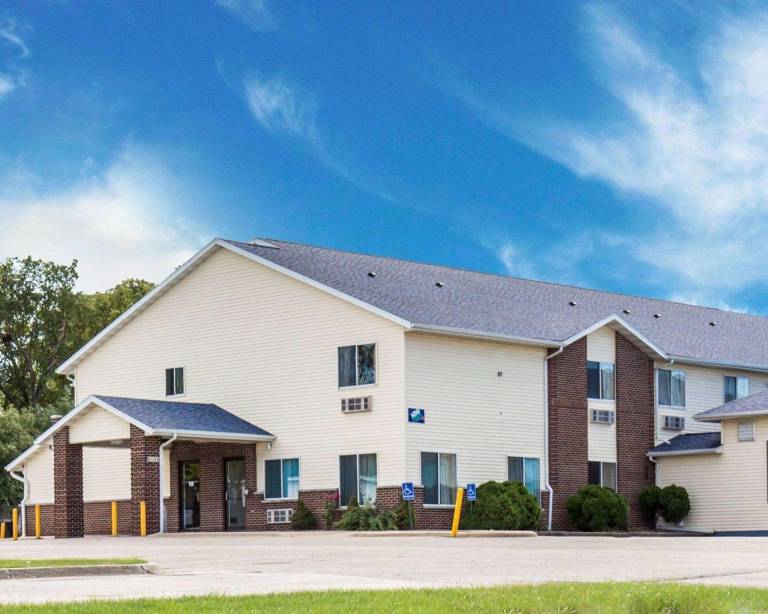 Rodeway Inn Cedar Rapids Westdale in Cedar Rapids, IA