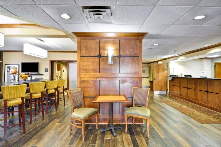 Hampton Inn Memphis-Poplar — photo 5