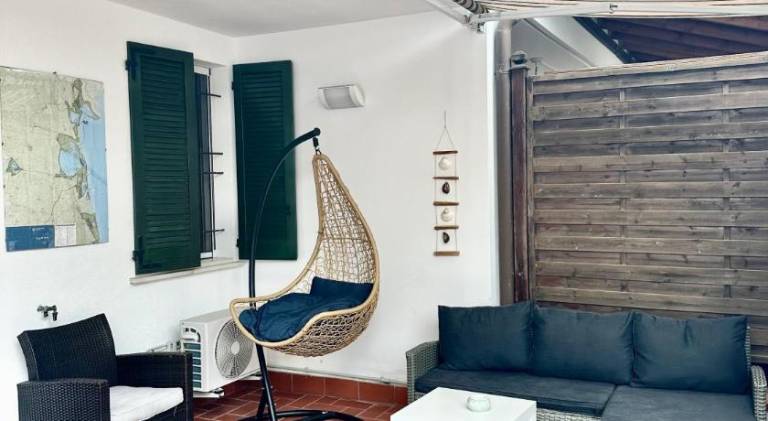 Apartment with pool — photo 4
