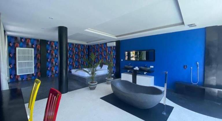 Villa with pool — photo 5