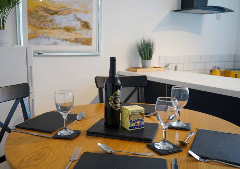 Ivy Cellar with 2 bedrooms and 1 bathrooms — photo 4