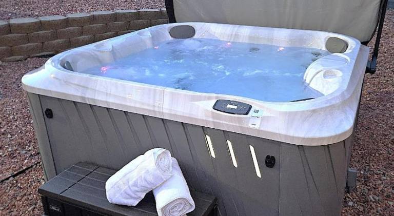 Vacation home with hot tub | Perfect for remote work in Page, AZ
