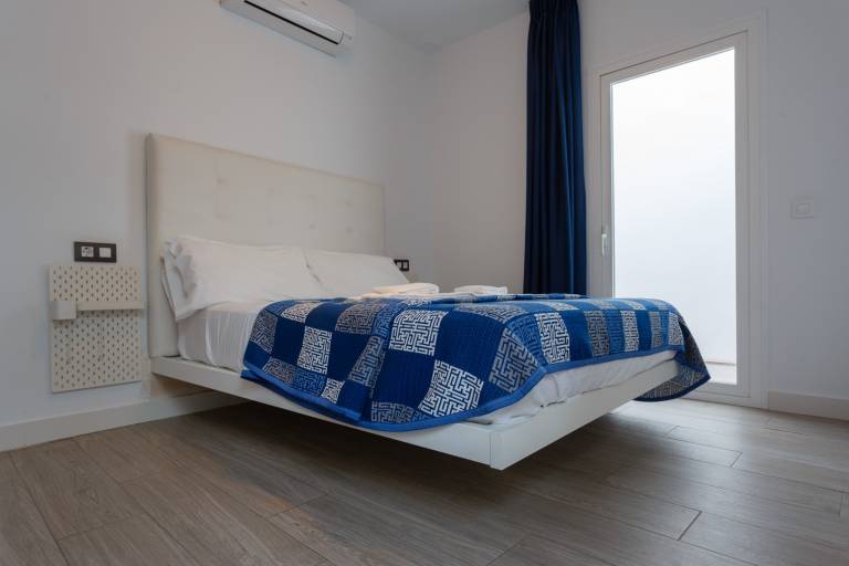 Big rental apartment | Next to Cádiz Cathedral | Perfect for remote work | Pets allowed — photo 2