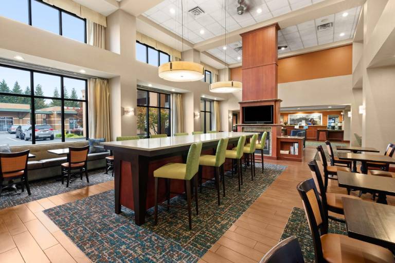 Hampton Inn & Suites Burlington — photo 2