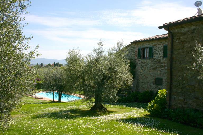 San Lorenzo is a comfortable villa with a good balance between modern comforts and the authentic sty — photo 5