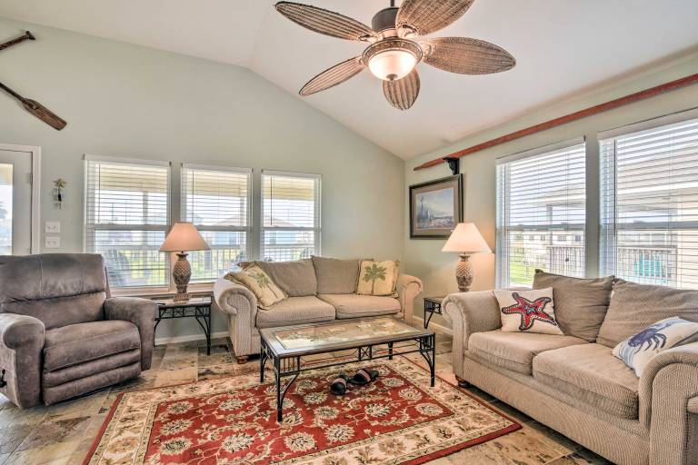 Unwind Poolside, Walk to Beach! Galveston Retreat — photo 5