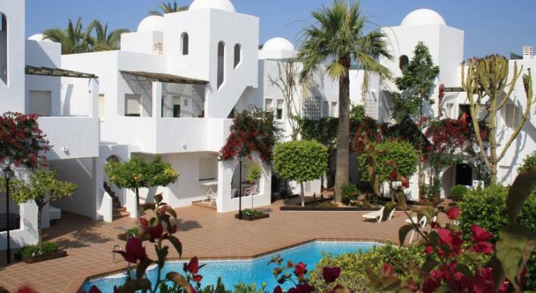 Charming rental apartment with patio, yard & pool | Close to the beach | Dogs allowed — photo 4