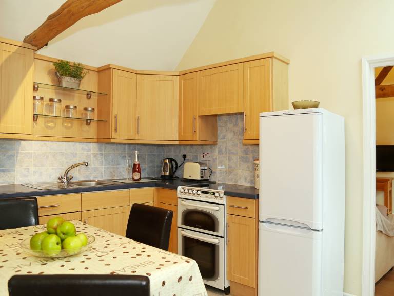 Cottage with garden — photo 4
