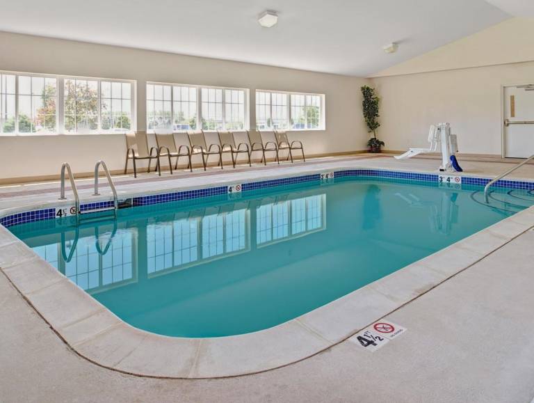 Microtel Inn & Suites by Wyndham Council Bluffs — photo 3