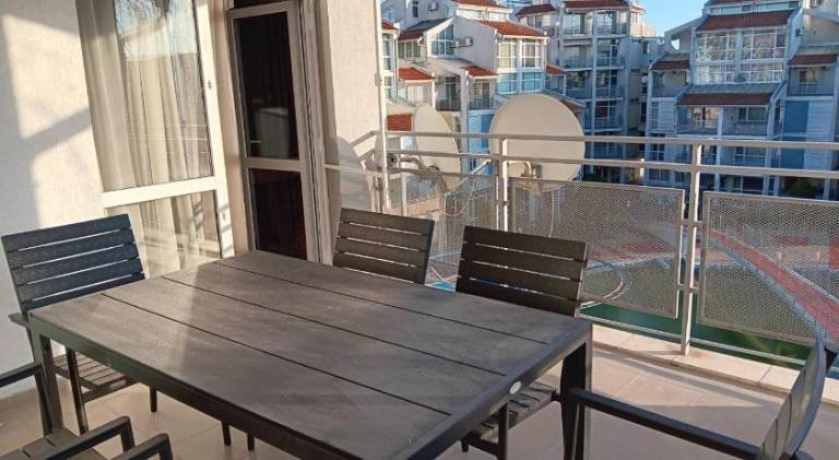 Apartment with patio, yard & private pool | Pets are welcome — photo 5