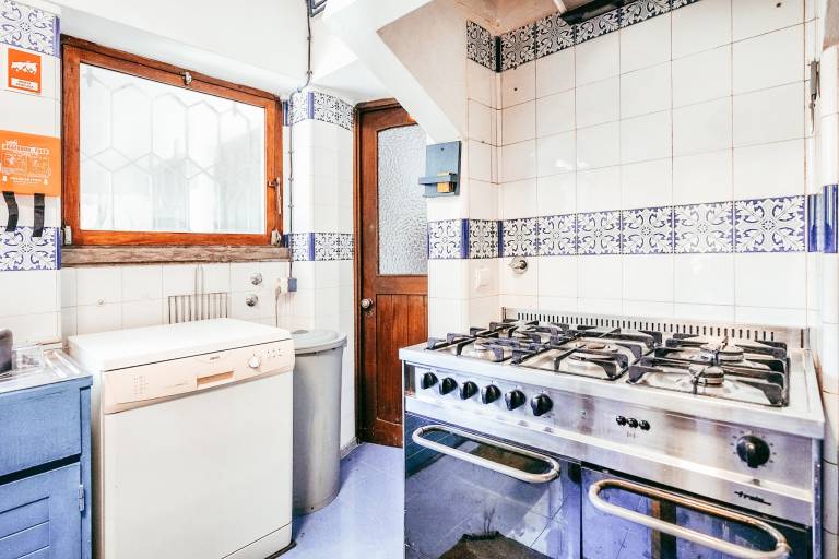 House with terrace, private pool & yard — photo 4