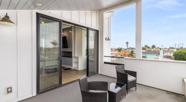 Vacation home with patio | Suitable for remote work — photo 4