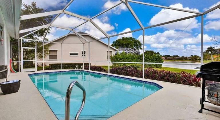 House with pool in Naples, FL