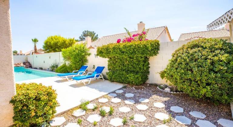 Vacation home with pool & jacuzzi — photo 3