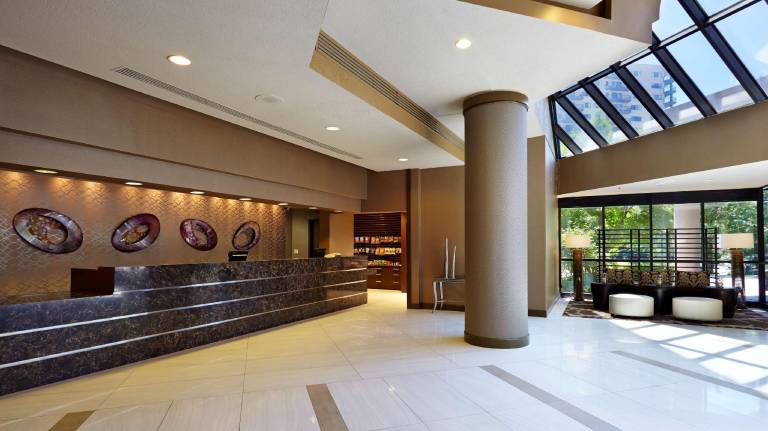 Embassy Suites by Hilton Crystal City National Airport — photo 5