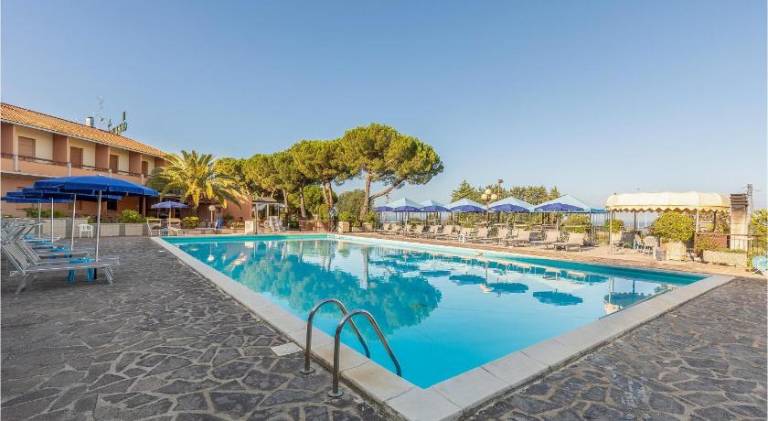 House with patio, garden & pool in Passignano sul Trasimeno