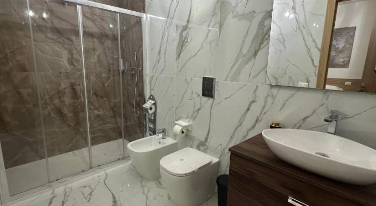 Royal Residence — photo 2