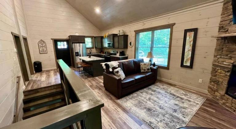 Vacation home with jacuzzi | Pets are welcome — photo 2