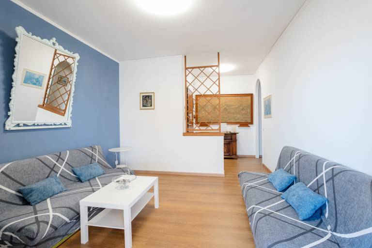 Rental apartment with yard & terrace — photo 2