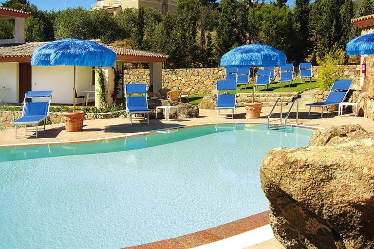 Holiday apartment with pool, garden & patio | Pets allowed in Budoni