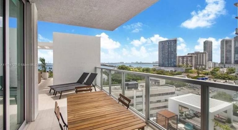 Luxury Penthouse Water Views Massive Terrace — photo 5