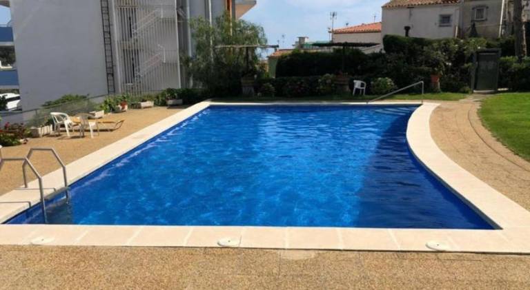 Rental apartment with terrace, garden & private pool in Lloret de Mar