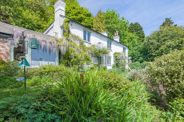 Family-oriented nice cottage with garden | Pet-friendly in Malvern
