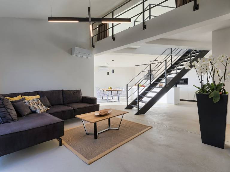Vacation home with grill, garden & private pool — photo 2