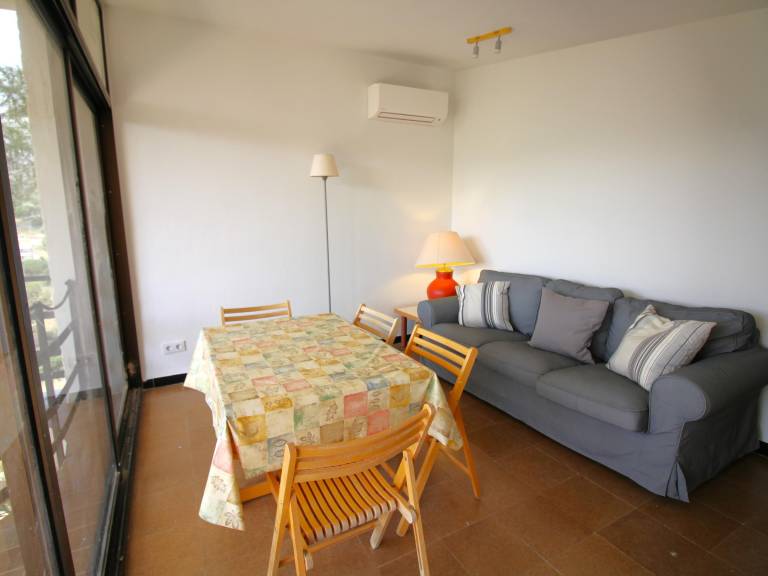 Rental apartment with yard — photo 5