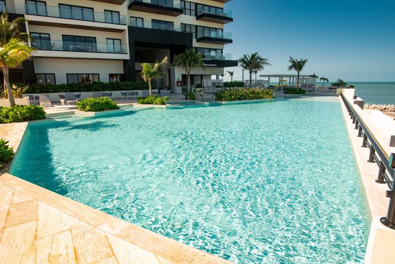 Beautiful 2BR Condo with unforgettable ocean views