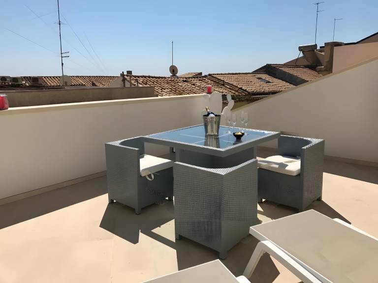 'Re Federico Attico' Apartment with Private Terrace, Wi-Fi and Air Conditioning — photo 2