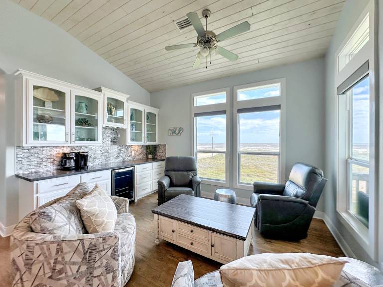 House with grill & yard | Beach view — photo 5