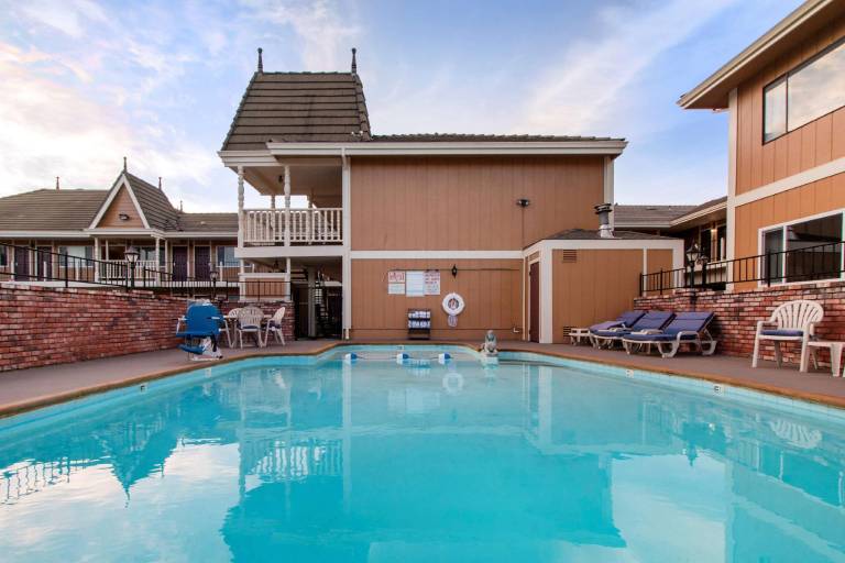 Ramada Bayside Inn & Suites Eureka — photo 2