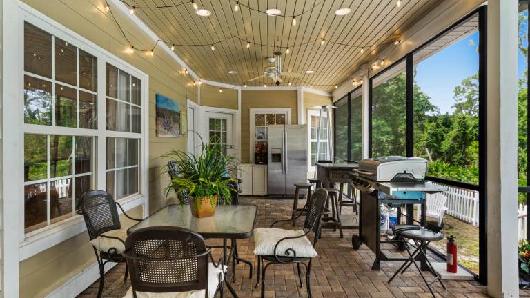 Family-friendly charming vacation home with private pool, fast internet & barbecue | Good for workation | Pets allowed — photo 4