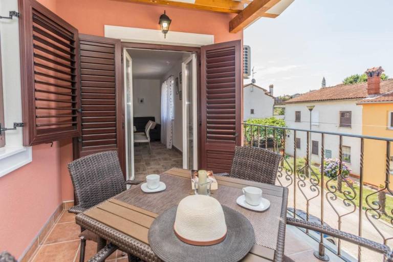 Apartment with barbecue, yard & terrace — photo 4